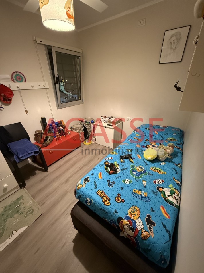 VENDO EXCELENTE DUPLEX 3 DORMITORIOS. PISCINA. 