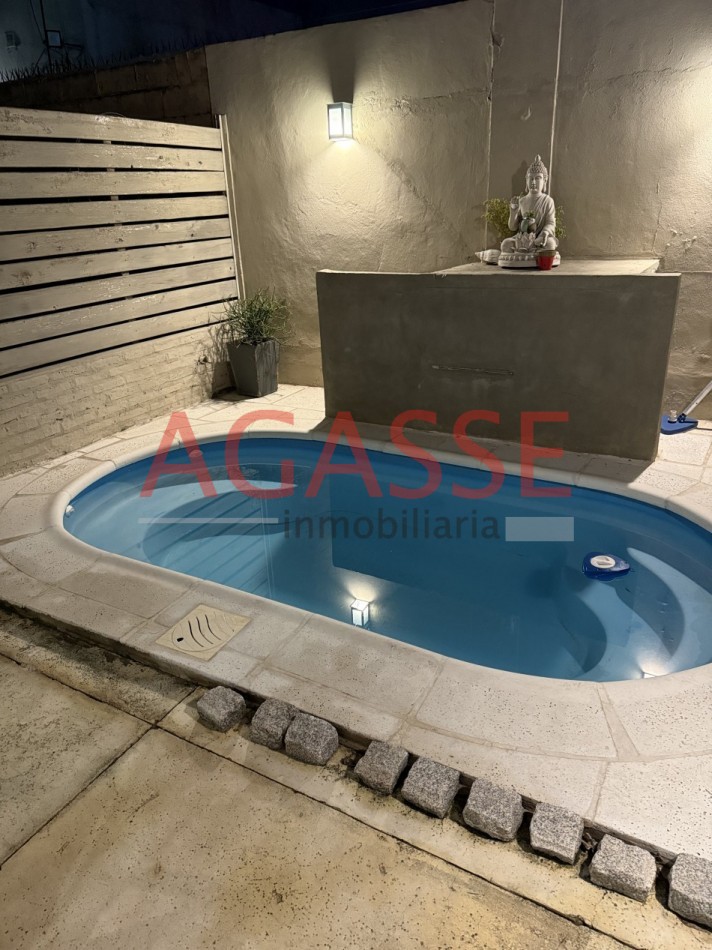 VENDO EXCELENTE DUPLEX 3 DORMITORIOS. PISCINA. 