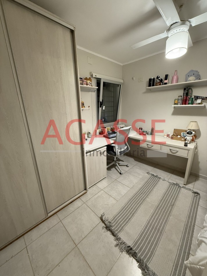 VENDO EXCELENTE DUPLEX 3 DORMITORIOS. PISCINA. 