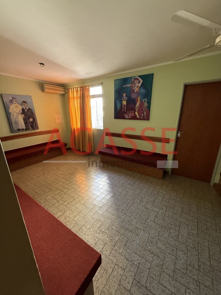 CALLE LIBERTAD. VENDO SEMIPISO APTO CONSULTORIOS.OFICINAS ETC.