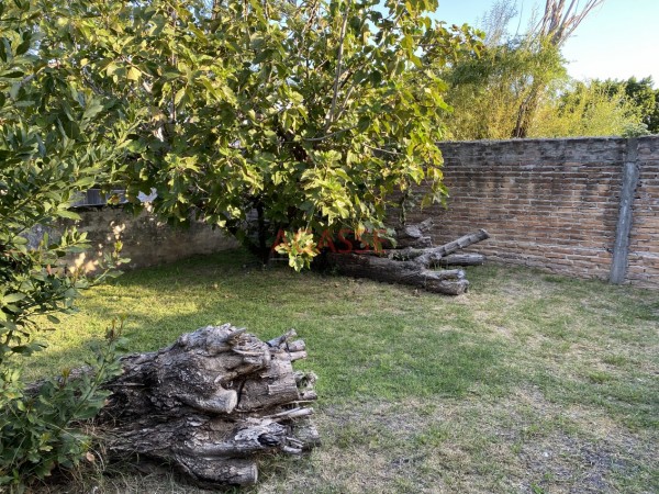 San Agustin calle los ceibos Vendo Casa 2 Dormitorios con amplio fondo