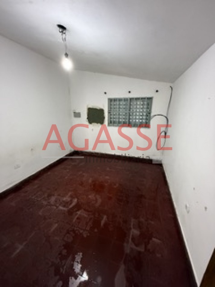 CALLE CASTAÑEDA . ALQUILO CASA DE 2 DORMITORIOS Y FONDO