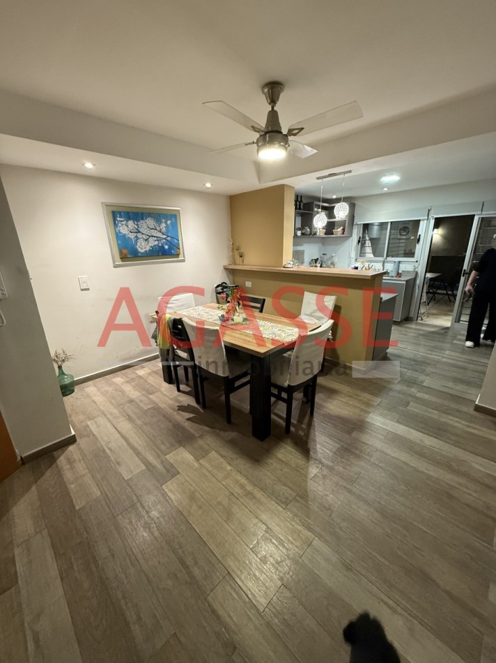 VENDO EXCELENTE DUPLEX 3 DORMITORIOS. PISCINA. 