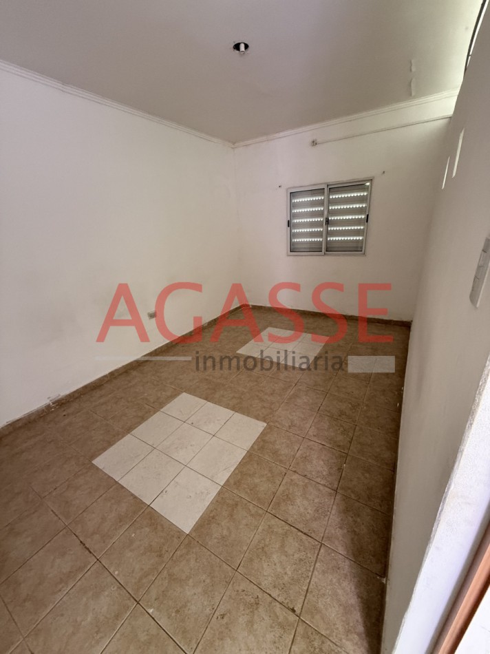 CALLE BELGRANO 640. ALQUILO CASA INTERNA 1 DORM