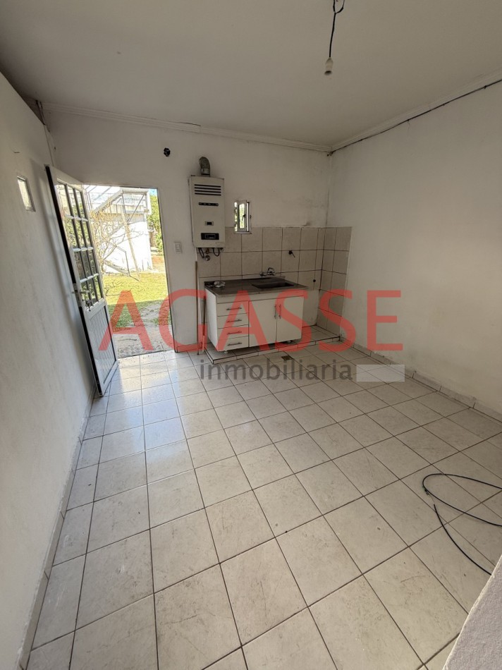 CALLE BELGRANO 640. ALQUILO CASA INTERNA 1 DORM