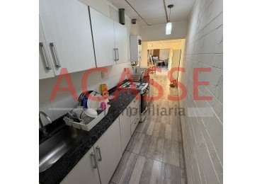 VENDO AMPLIA CASA CON LOCAL. CALLE VICE GOB. JOSE MARIA GARAYALDE