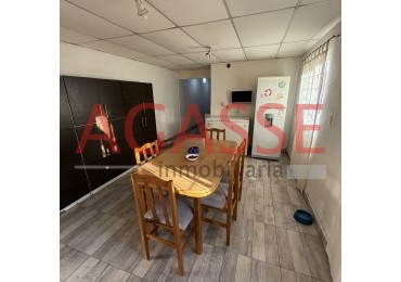 VENDO AMPLIA CASA CON LOCAL. CALLE VICE GOB. JOSE MARIA GARAYALDE